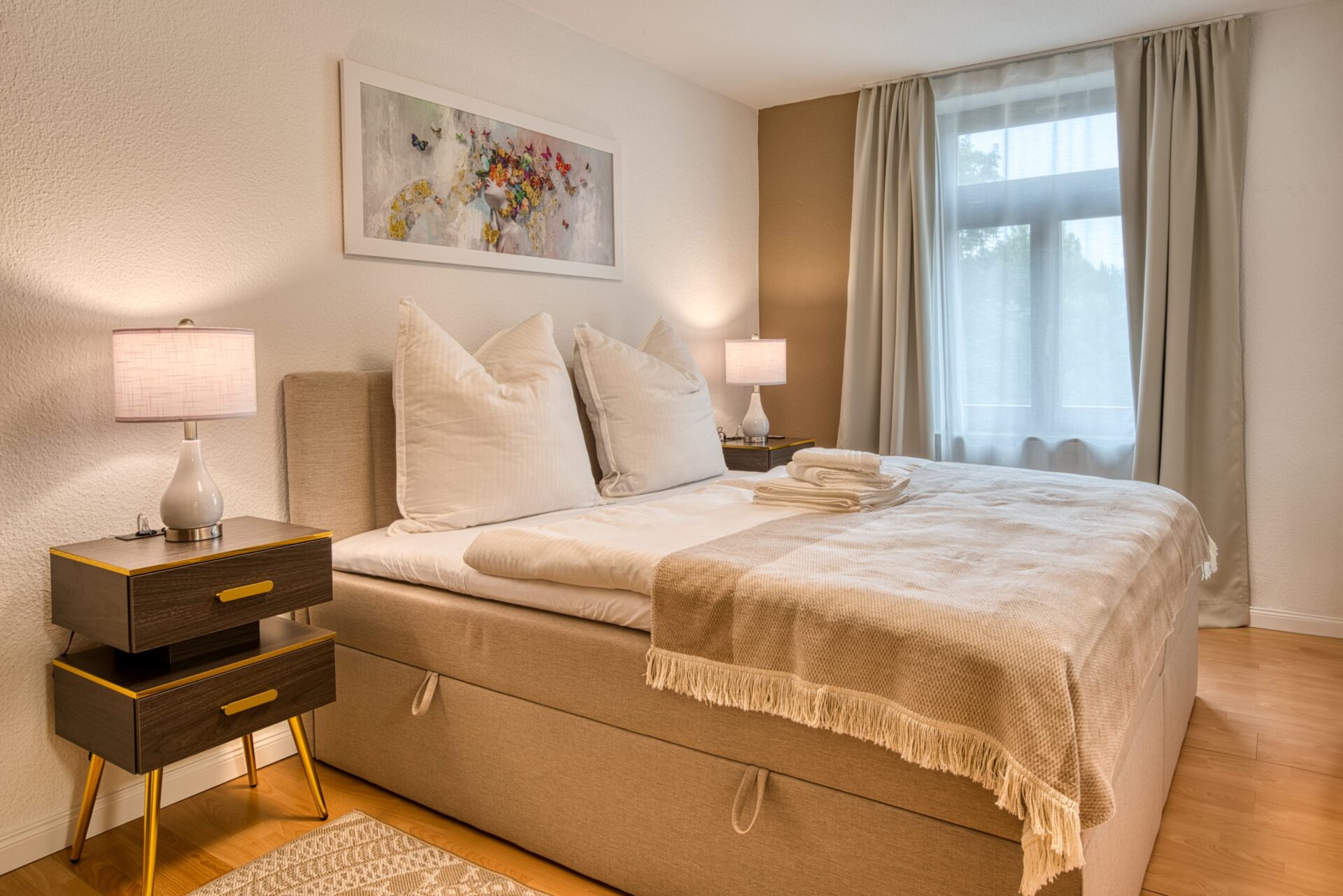 Elegantes Badezimmer eines Designhotels – fotografiert für Buchungsplattformen