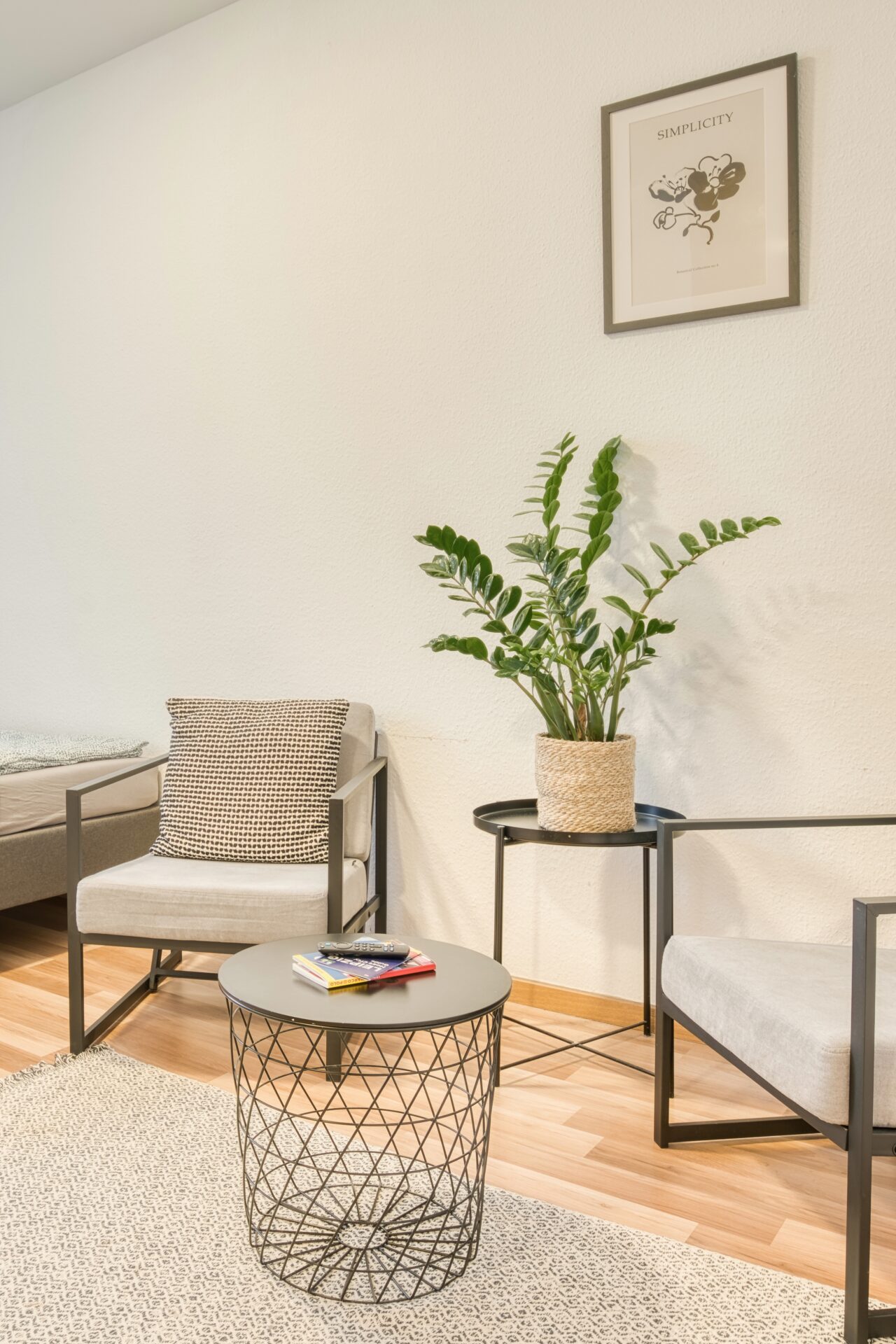 Stilvoller Sitzbereich eines Hotelzimmers. Fotograf für Hotel jetzt anfragen.