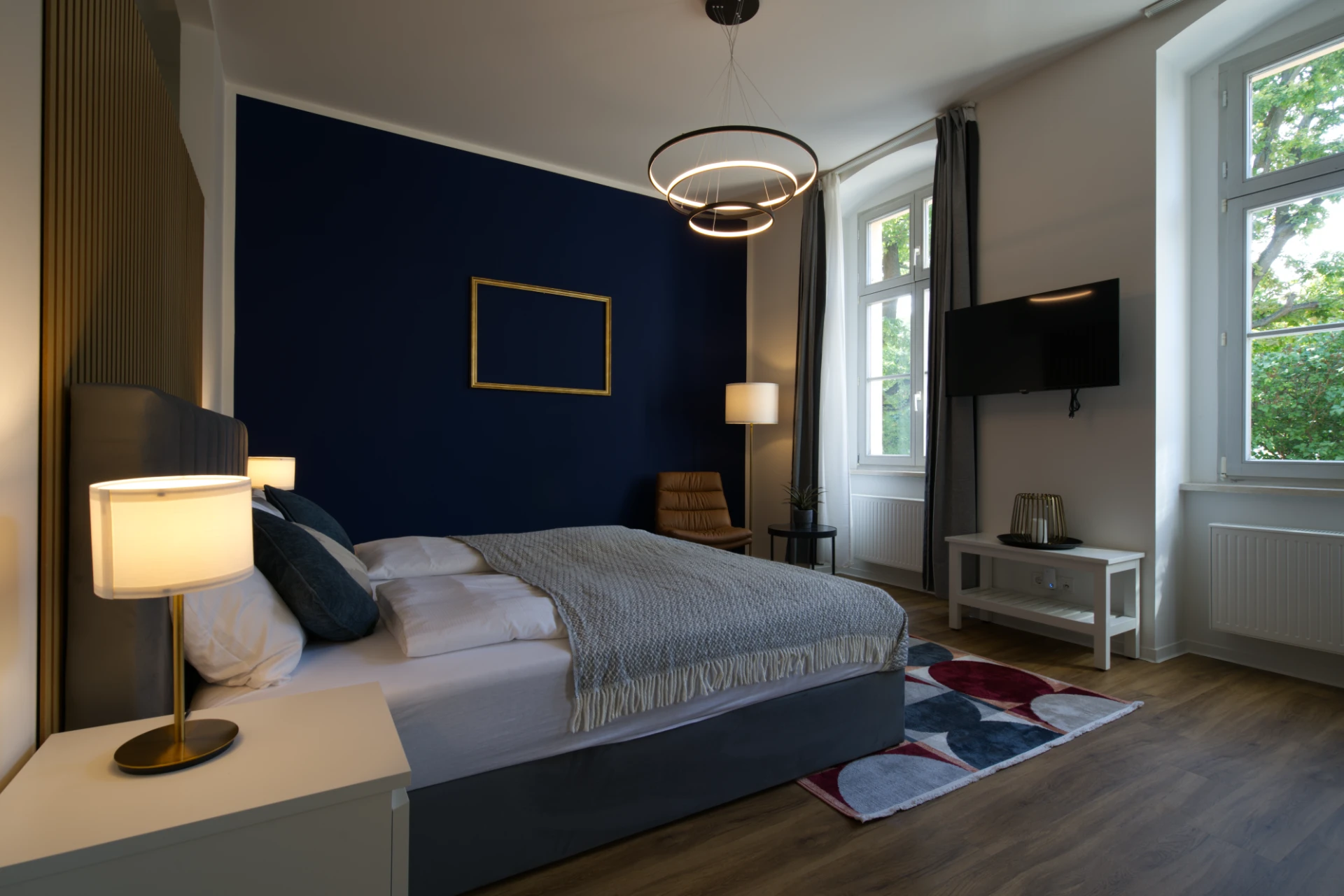  Virtuelles Staging für Immobilen vom Profi. Bild eines leeren Raumes nach dem virtuellen staging.