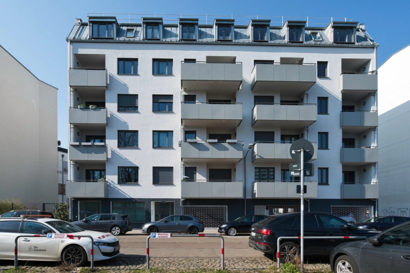Ferienwohnung Airbnb Leipzig Zentrum Bayerischer Bahnhof - Maison and Mood17 Fassadenansicht eines Mehrfamilienhauses in Leipzig nähe Clara-Zetkin-Park