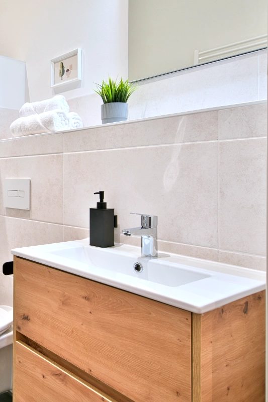 Ferienwohnung Halle Zentrum3 Stylisches Waschbecken eines Gäste-WC